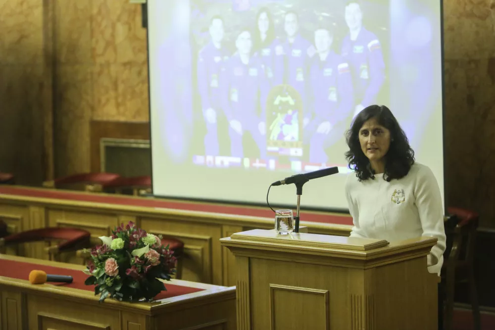 Ameri&scaron;ka astronavtka slovensko-indijskega rodu Sunita Williams, častna članicica Akademije - Inženirska Akademija Slovenije - 07.10.2014 -- obisk ameri&scaron;ke astronavtke slovenskega rudu Sunite Williams v Sloveniji //FOTO: Jaka Gasar