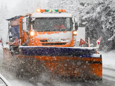 19.01.2024 - sneženje v okolici Logatca - primorska avtocesta - pluženje//FOTO: Nik Erik Neubauer