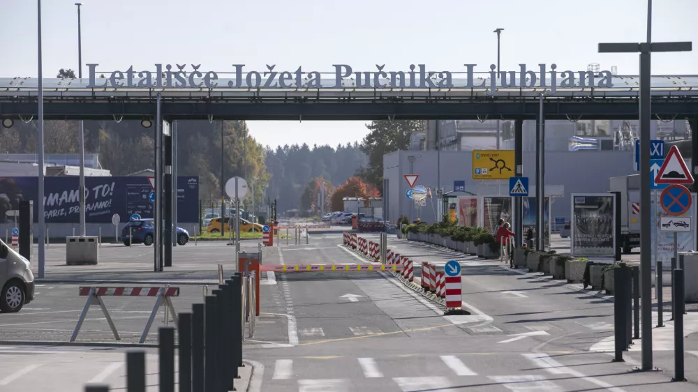 31.10.2024 - Letali&scaron;če Jožeta Pučnika Ljubljana - Fraport Slovenija Upravljavec ljubljanskega letali&scaron;ča.FOTO: LUKA CJUHA