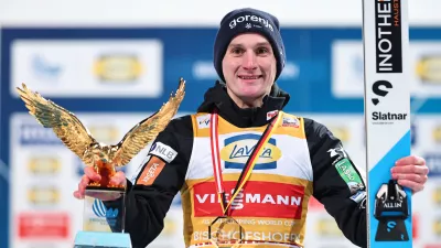 06 January 2026, Austria, Bischofshofen: Slovenia's Domen Prevc celebrates on the podium with his trophy during the men's Four Hills Tournament large hill 1st round of the Nordic skiing/ski jumping World Cup. Photo: Daniel Karmann/dpa