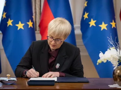 Ljubljana, predsedniska palaca.Predsednica republike Natasa Pirc Musar je podpisala odlok o razpisu volitev v DZ, ki bodo 22. marca.