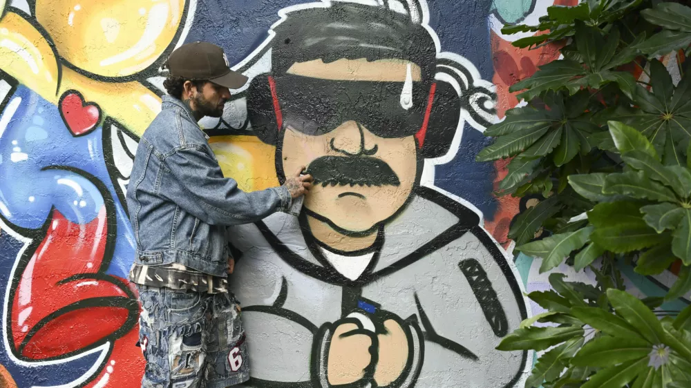06 January 2026, US, MiamiMural artist from Venezuela, Pedro Martin, paints a mural depicting Venezuelan President Nicolas Maduro as captured is seen in the Wynwood Arts District in Miami, Florida. PhotoMichele Eve Sandberg/ZUMA Press Wire/dpa