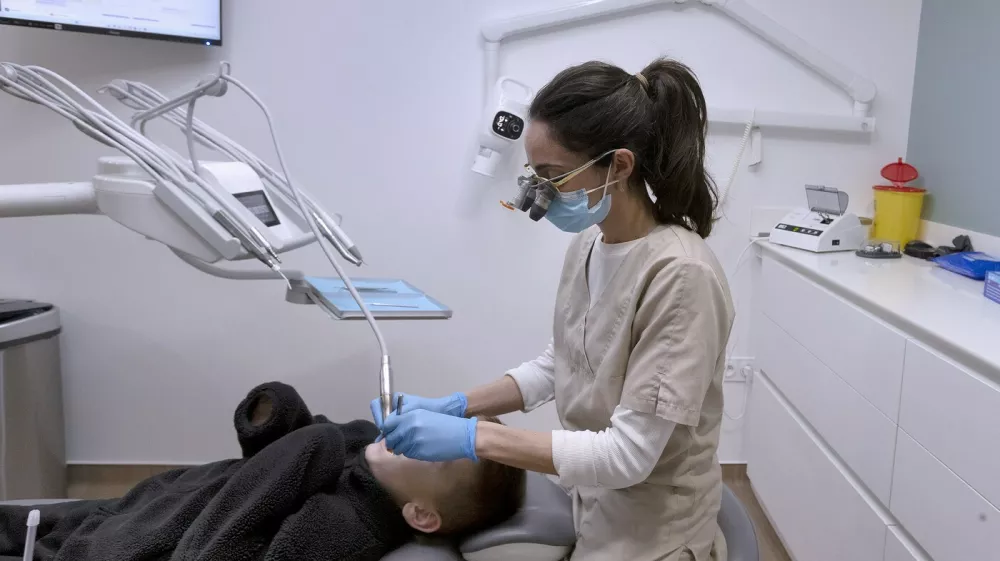 Otrok pri zobozdravniku