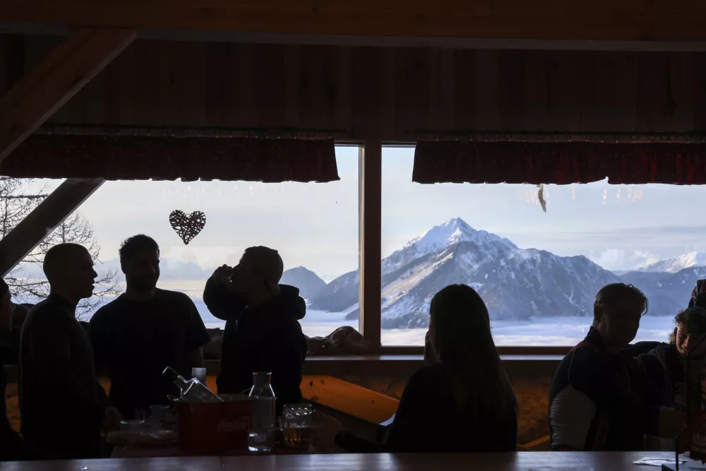 - 01.02.2025 - Apres ski zabava, Krvavec - smučanje, zabava, glasba, ples, veselje, smuči&scaron;če//FOTO: Jaka GasarOPOMBA: ZA OBJEKTIV - REPORTAŽA