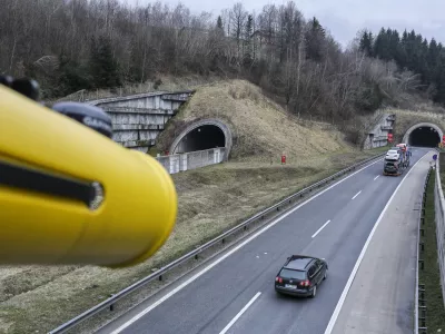 Neskončno zapletanje z merilnikom