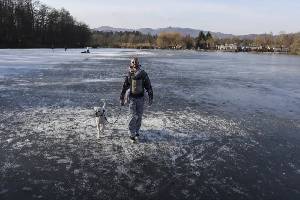 drsanje - drsalci - 14.01.2020 &ndash; Zamrznjeni Kose&scaron;ki bajer v Ljubljani &ndash; ledena ploskev - //FOTO: Jaka Gasar