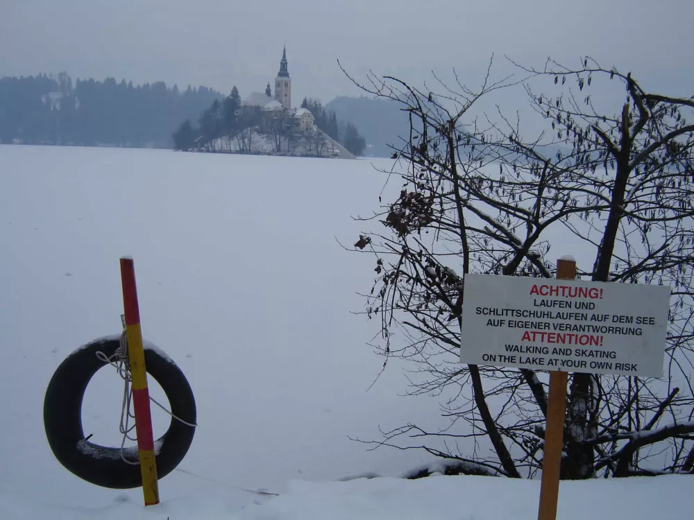 drsanje, bled jezero, led, zaledenelo jezero