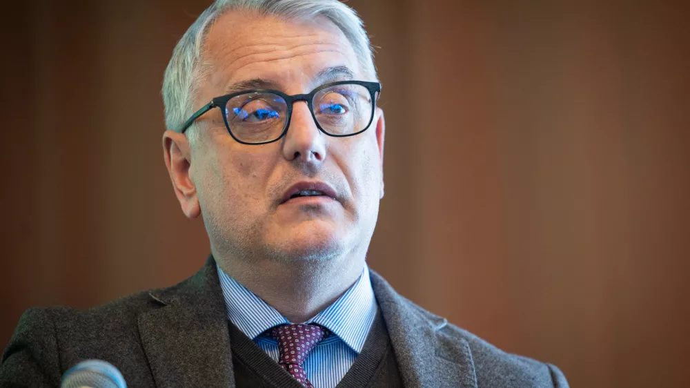 Ljubljana, GZS.Novinarska konferenca ministrstva za gospodarstvo, turizem in sport ter Slovenske turisticne organizacije (STO) s predstavitvijo prvega pregleda turisticnega leta 2025 ter kljucnih nacrtov, usmeritev in novosti za leto 2026.Minister za gospodarstvo, turizem in sport Matjaz Han.