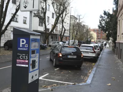 25.11.2024 - Parkomat - parkiranje - bala cona - plačljivo parkirno mestoFOTO: LUK A CJUHA