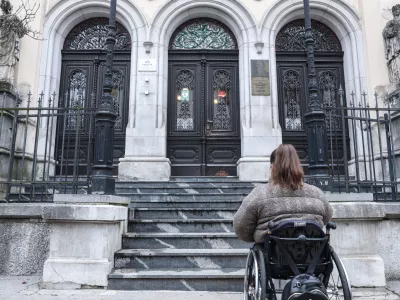 - 09.12.2025 - invalidi, ovire v mestu//FOTO: Jaka Gasar