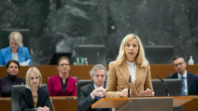 Ljubljana, DZ.Zacetek redne seje DZ, na kateri so se poslanci seznanili z odstopom ministrice za notranje zadeve Tatjane Bobnar in postavljali poslanska vprasanja predsedniku vlade Robertu Golobu in ministrski ekipi.Bivsa notranja ministrica Tatjana Bobnar.