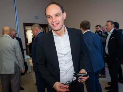 Ljubljana, hotel Exe Lev.Srecanje gospodarstva s politiko v organizaciji Gospodarskega kroga.Predsednik stranke Demokrati Anze Logar.