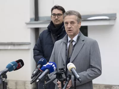 Ljubljana, Klub Pen.Delovno kosilo pri predsedniku Gibanja Svoboda Robertu Golobu, na katero je bilo povabljenih sedem pretezno levosredinskih parlamentarnih in neparlamentarnih strank.