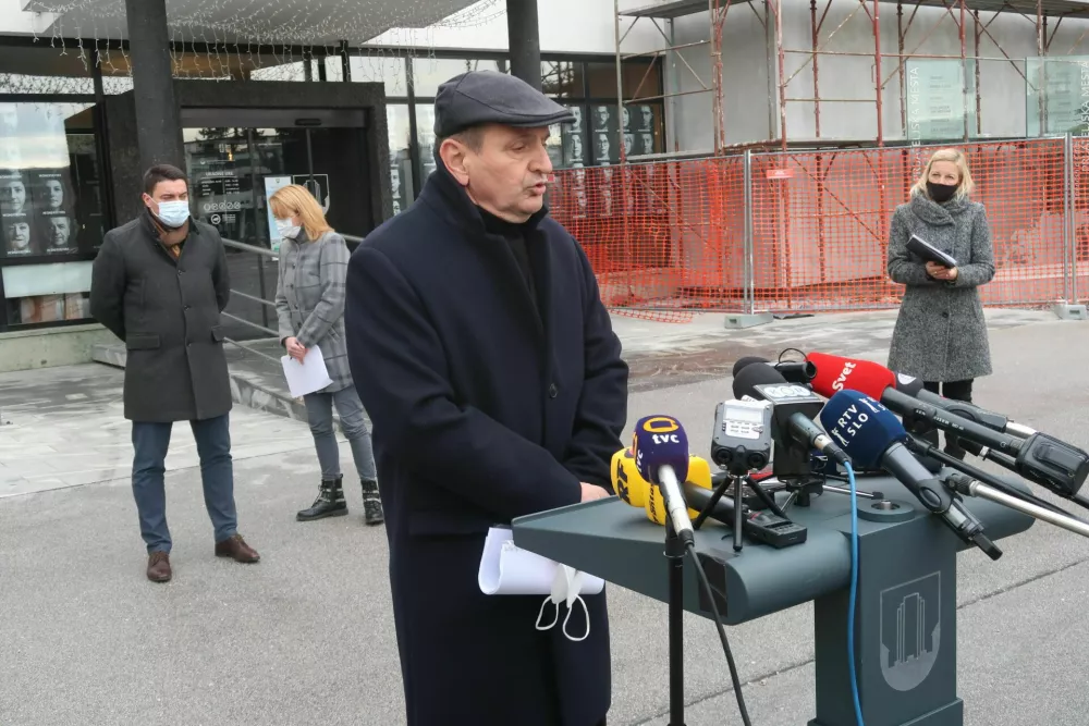 Lani manj elektrike iz premoga in vode