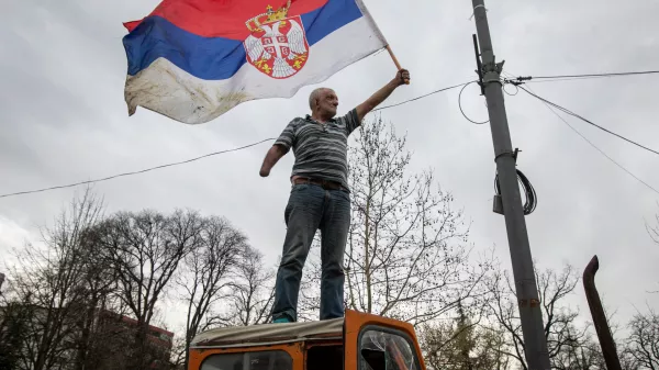 15.3.2025 - Beograd - Srbija - &scaron;tudentski protest - največji shod v zgodovini Srbije.&Scaron;tudentski protesti in blokade fakultet v Srbiji so se raz&scaron;irili na vsa večja mesta (Beograd, Novi Sad, Ni&scaron;, Kragujevac) zaradi nesreče na novosadski železni&scaron;ki postaji. Zahtevajo objavo dokumentacije o prenovi, ustavitev pregona aretiranih protestnikov in kaznovanje napadalcev. Pridružilo se je okoli 60 fakultet. Oblasti trdijo, da so zahteve izpolnjene, kar &scaron;tudenti zanikajo.