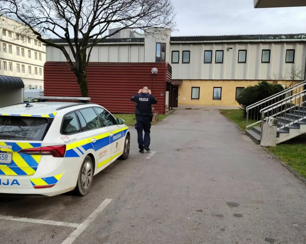 Celjski kriminalisti so lani razkrinkali storilce, tudi mladoletne, ki so v Celje zvabili Ljubljančana pod pretvezo, da se bo sestal z &raquo;mladoletnico&laquo;, s katero si je dopisoval prek spleta. Foto Mojca Marot / Foto: Mojca Marot