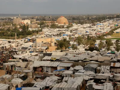 FILE PHOTO: Displaced Palestinians shelter at a tent camp in Khan Younis, southern Gaza Strip, January 14, 2026. REUTERS/Haseeb Alwazeer/File Photo