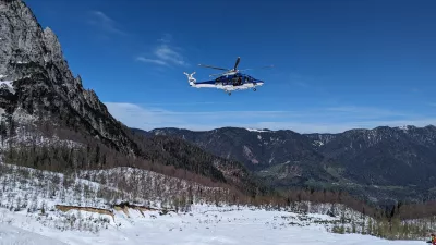 Gornika na območju Špikovega grabna odnesel snežni plaz 