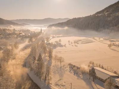 Snega sicer ne bo, mraz pa se je vrnil. Slika je simbolična. Na njej je Ljubno ob Savinji. / Foto: Istock