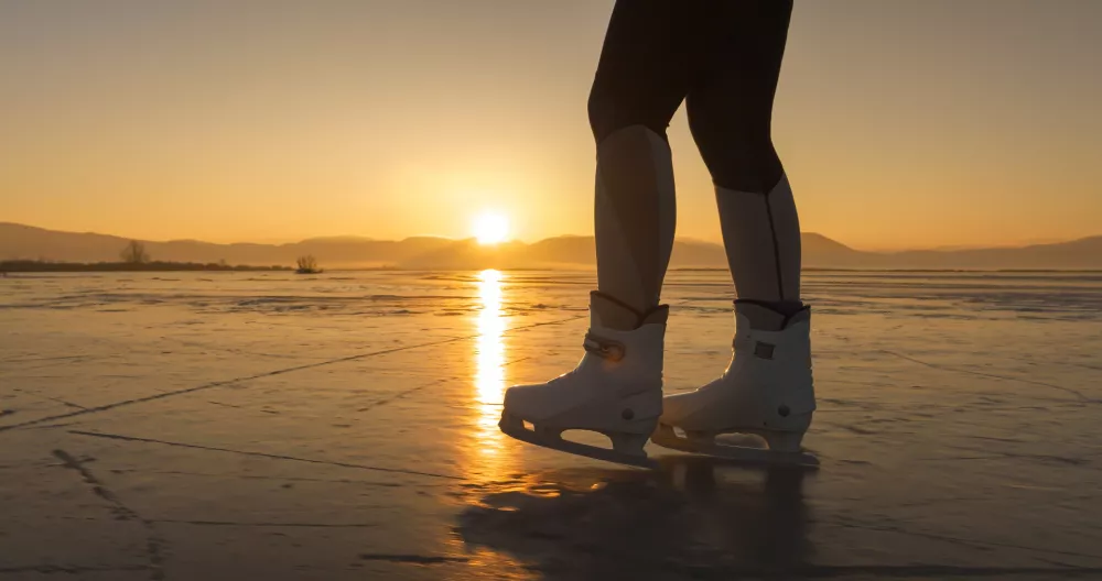 Morda se nam obeta zamrznitev jezer in obilo uživanja v drsanju. / Foto: Istock