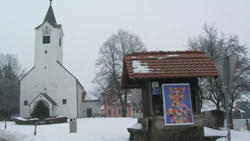 Kog in cerkev sv. Bolfenka, ki ima dva zavetnika. Foto: Renata Picej