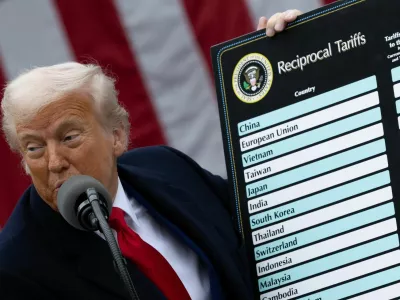 U.S. President Donald Trump delivers remarks on tariffs in the Rose Garden at the White House in Washington, D.C., U.S., April 2, 2025. REUTERS/Carlos Barria