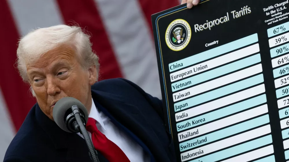 U.S. President Donald Trump delivers remarks on tariffs in the Rose Garden at the White House in Washington, D.C., U.S., April 2, 2025. REUTERS/Carlos Barria