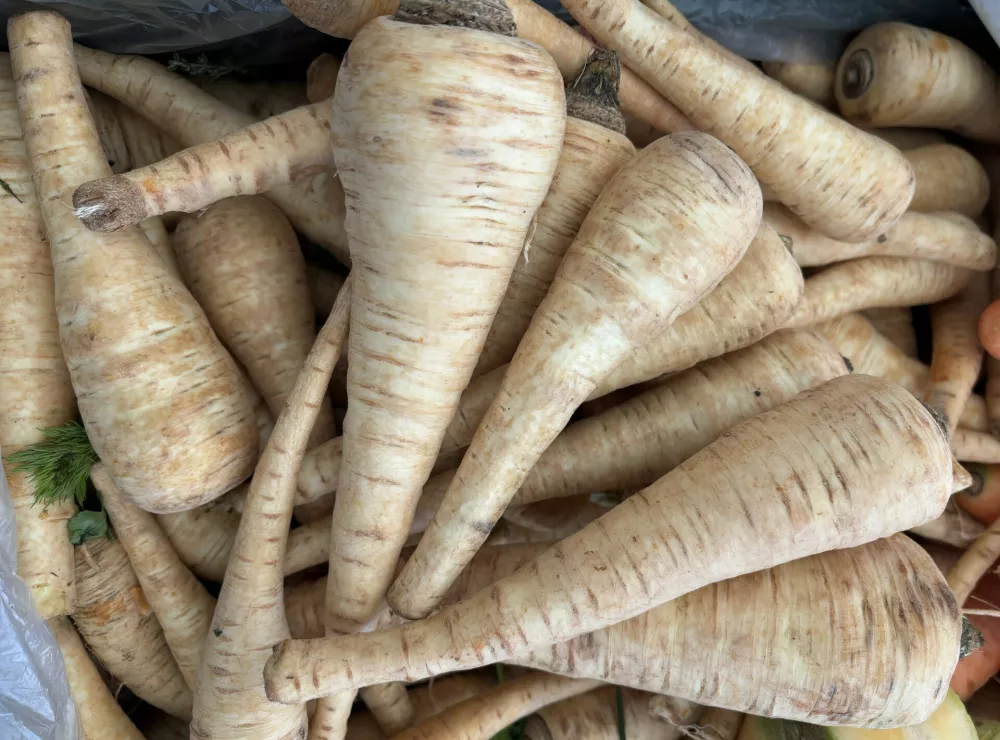 Cene na tržnici: Stojnice so polne sladke zelenjave za hladne dni