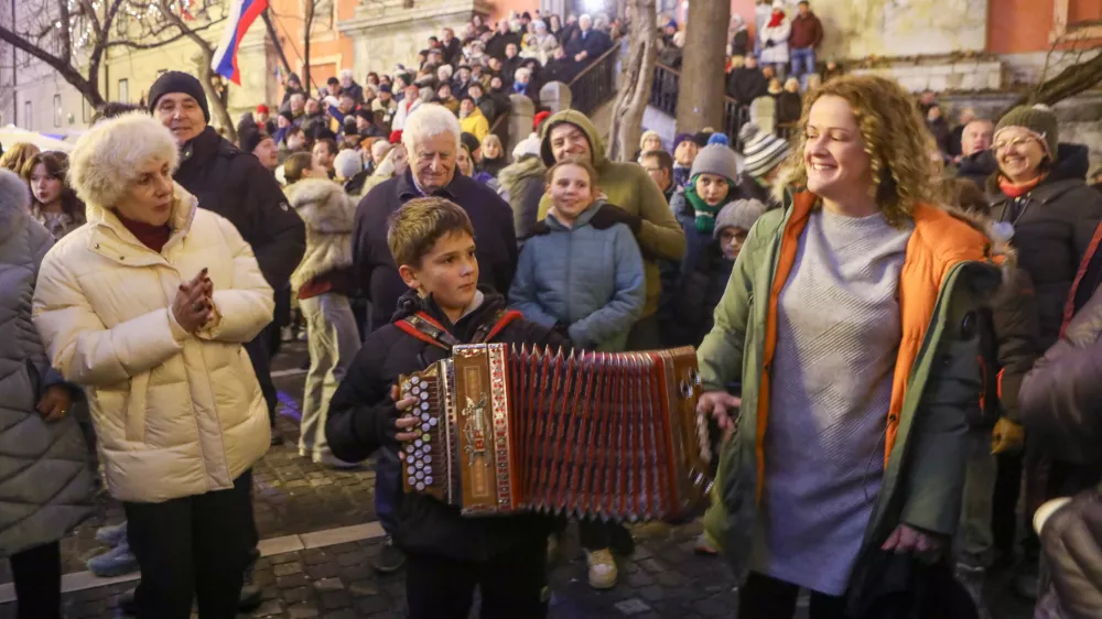 26.12.2025 - Pre&scaron;ernov trgu v Ljubljana shod harmonikarjev - harmonikaFoto: Luka Cjuha