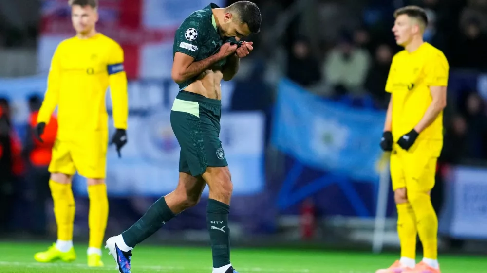 Soccer Football - UEFA Champions League - Bodo/Glimt v Manchester City - Aspmyra Stadion, Bodo, Norway - January 20, 2026 Manchester City's Rodri walks off the pitch after being shown a red card Fredrik Varfjell/NTB via REUTERS  ATTENTION EDITORS - THIS IMAGE WAS PROVIDED BY A THIRD PARTY. NORWAY OUT. NO COMMERCIAL OR EDITORIAL SALES IN NORWAY.