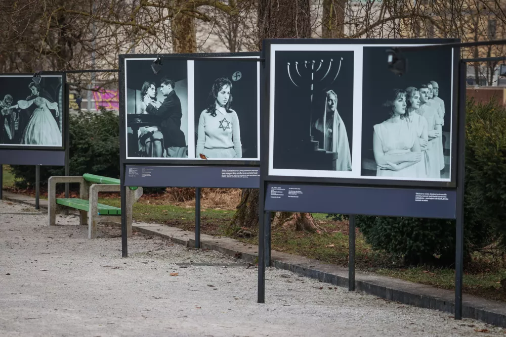 Ljubljana, Jakopicevo sprehajalisce v Tivoliju.Odprtje razstave ob 70-letnici Slovenskega mladinskega gledalisca.