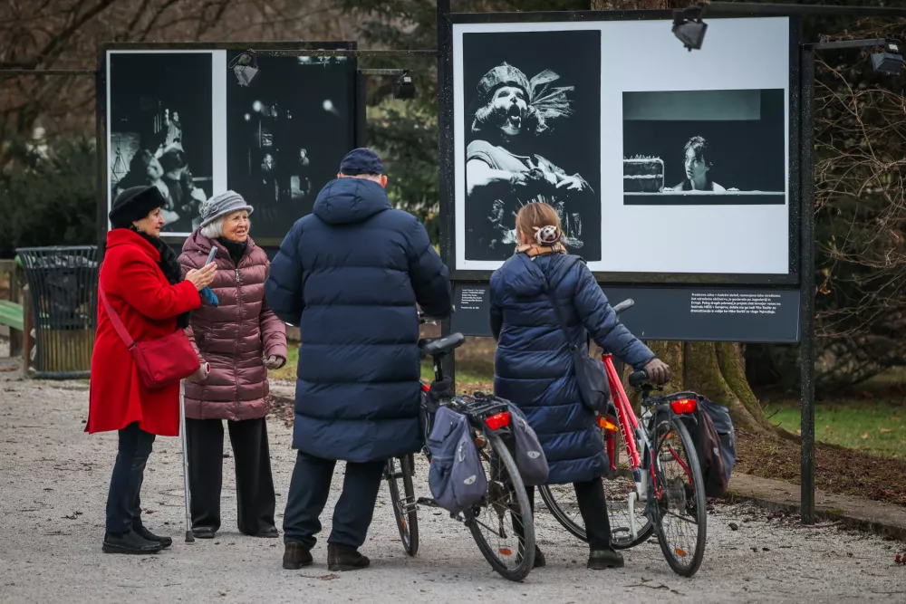 Ljubljana, Jakopicevo sprehajalisce v Tivoliju.Odprtje razstave ob 70-letnici Slovenskega mladinskega gledalisca.