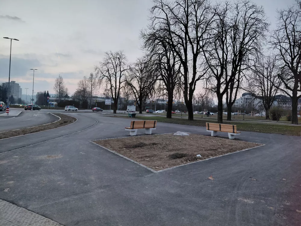 Kje je postaja? Obisk Žal z avtobusom je vse prej kot preprost