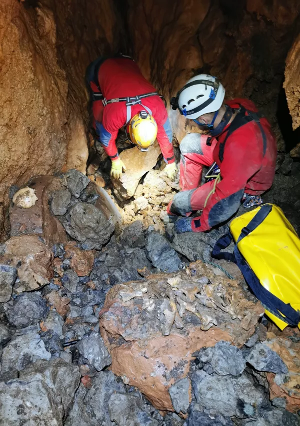 Jamar Andrej Peca, ki je v Pecovi jami v Dolu pri Vogljah odkril 4800 let stara okostja ljudi, jamarstvo, arheologija, zgodovina, prazgodovina, bekrena doba / Foto: Domen Mahne