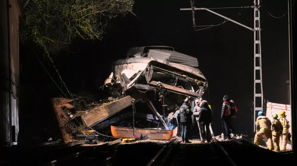 Emergency crews respond after a commuter train derailed when a retaining wall collapsed onto the tracks in Gelida, near Barcelona, Spain, Tuesday, Jan. 20, 2026. (AP Photo/Joan Mateu Parra)