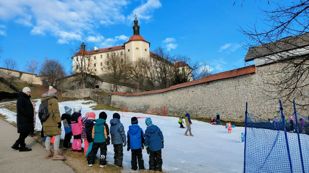 Smuči&scaron;če pod &scaron;kofjelo&scaron;kim gradom
