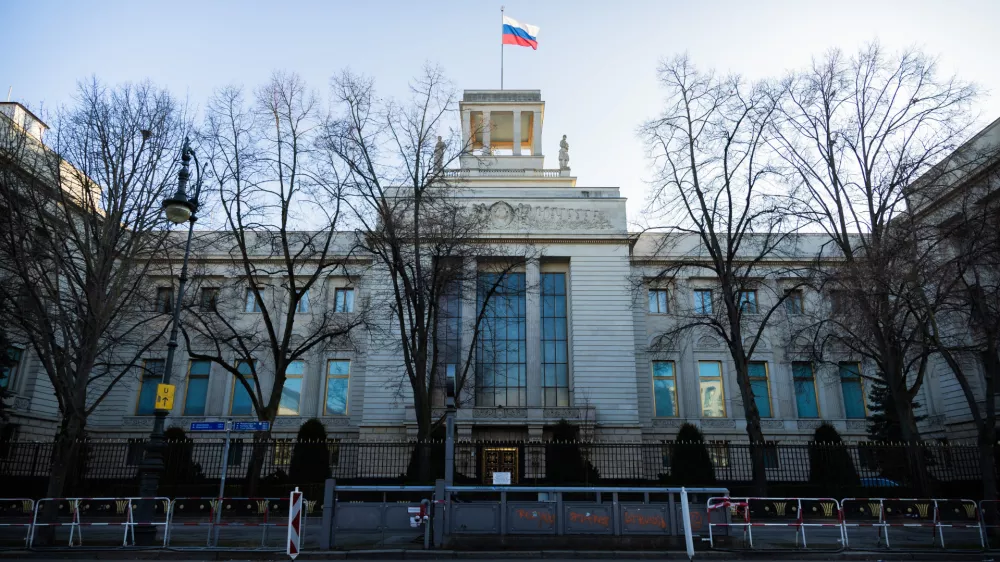 21 January 2026, Berlin: A general view outside the Embassy of the Russian Federation in Berlin. A German-Ukrainian woman is alleged to have spied for Moscow in Berlin. Photo: Christoph Soeder/dpa