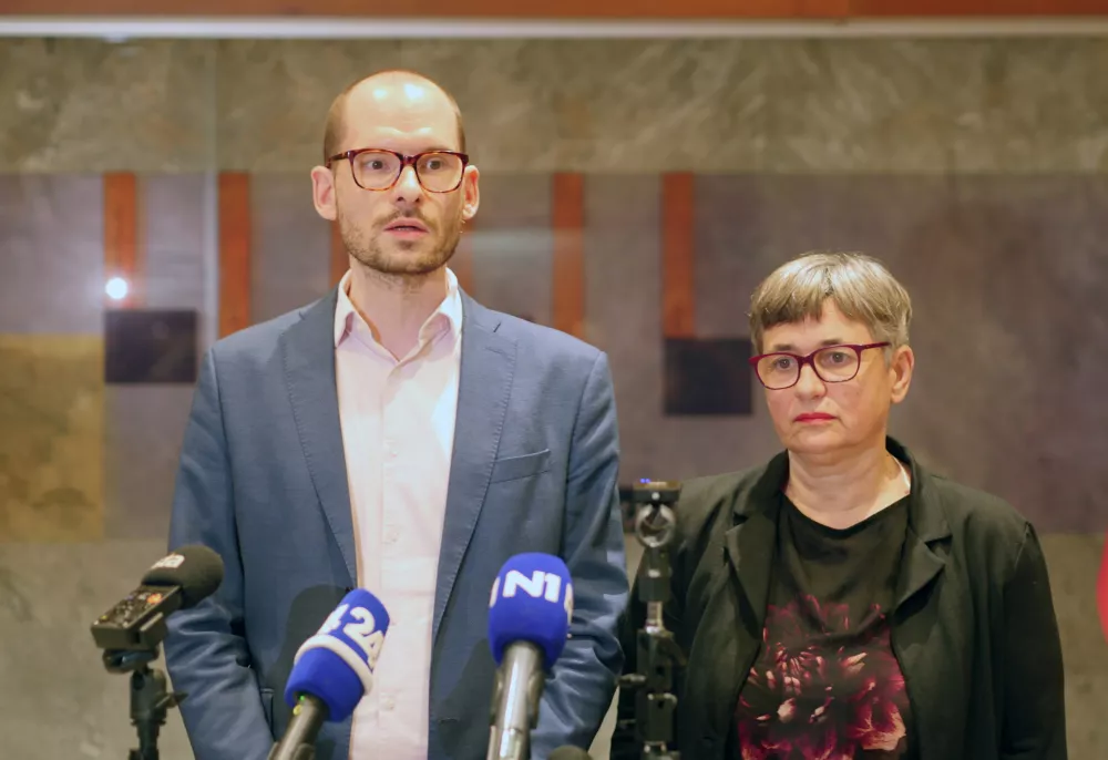 Golob v Ljubljani, leva kanibalizacija na Obali, desno razbijanje v Ajdov&scaron;čini