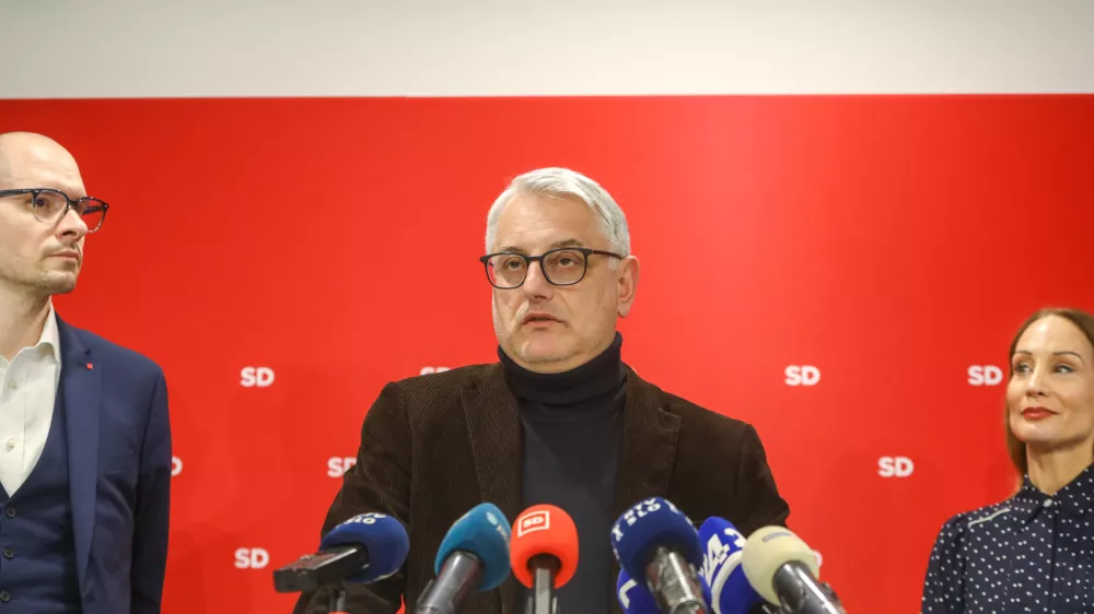 Matjaž Han in Meira Hot,06.01.2026 - Predsednik SD Matjaž Han izjava za medije o aktualnih dogajanjih. Prestop poslanca Levice v SDFoto: Luka Cjuha