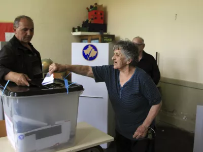 A Kosovo Serb casts her ballot at a polling centre in the village of Gracanica, close to capital Pristina June 8, 2014. Kosovo voted in an election on Sunday marked by voter frustration over poverty and corruption six years after seceding from Serbia, testing ex-guerrilla Hashim Thaci's bid for a third term as prime minister. REUTERS/Hazir Reka (KOSOVO - Tags: POLITICS ELECTIONS)