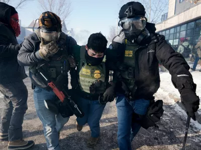 Federal agents carry away a colleague during scuffles at the scene of a shooting involving federal immigration agents in Minneapolis, Minnesota, U.S., January 24, 2026. REUTERS/Tim Evans    TPX IMAGES OF THE DAY