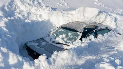 Avto v snegu ... oprostite, pod snegom / Foto: Profimedia