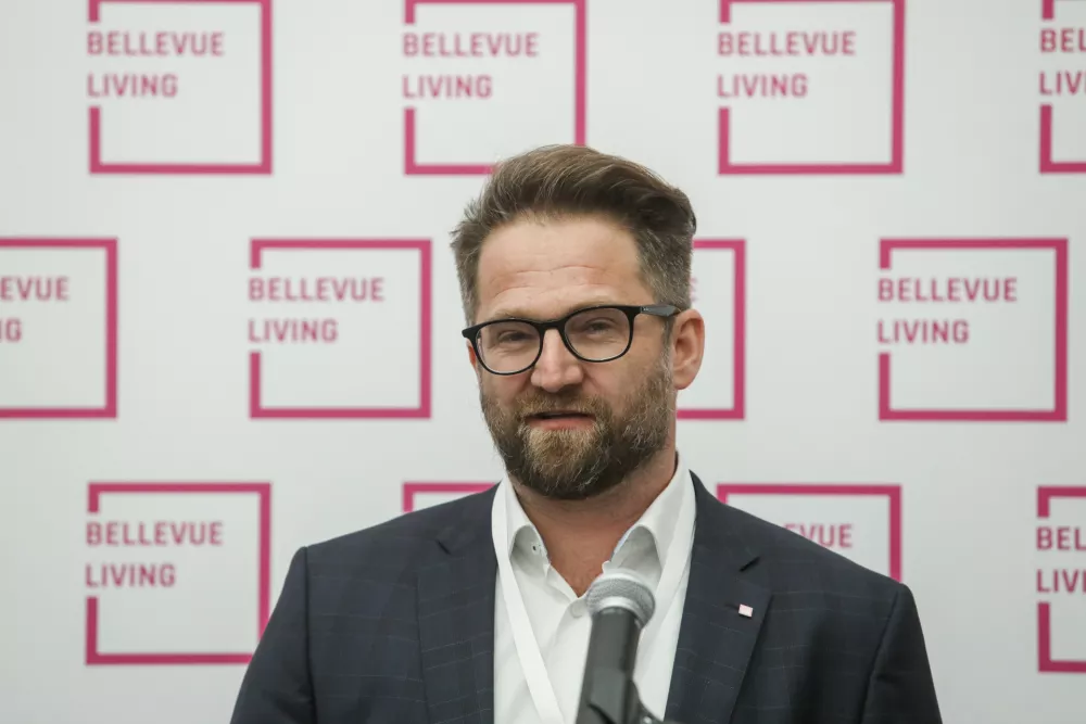 direktor projektne družbe Bellevue Living Jascha Popović (lastnik družbe P3 Projektentwicklung)- 30.01.2020 - predstavitev gradnje - stanovanjsko-poslovna soseska Bellevue Living - gradbi&scaron;če - gradnja 70 stanovanj na območju med Frankopansko, Gubčevo, Žibertovo ulico in Celov&scaron;ko cesto na območju nekdanjega Unionovega skladi&scaron;ča v Ljubljani &Scaron;i&scaron;ka. //FOTO: Luka Cjuha