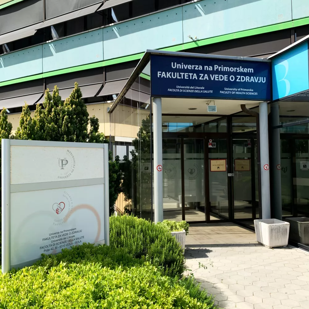 &Scaron;tudij medicine na Primorskem: skrivnostni seznam profesorjev in presenečena stroka