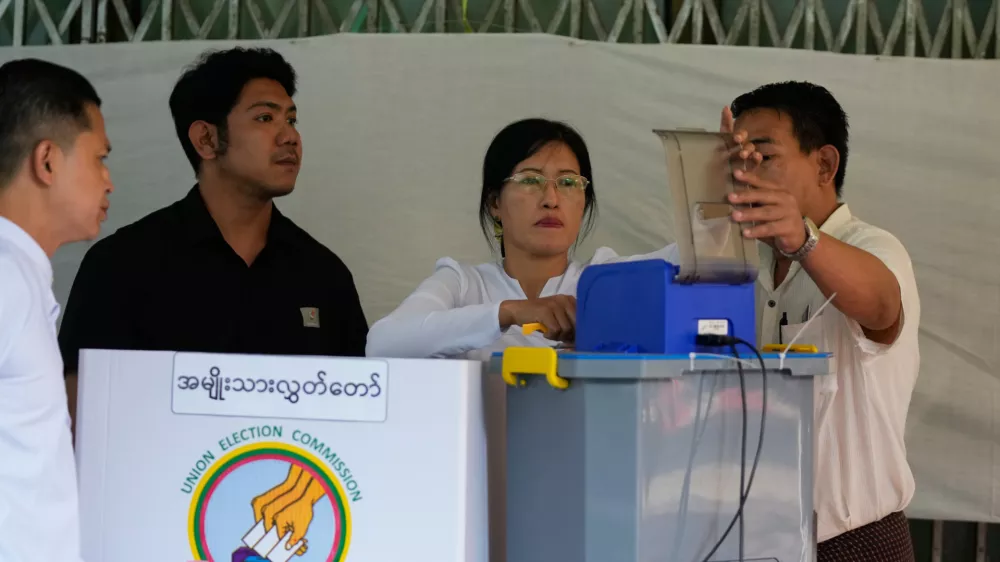 Officials of the Union Election Commission prepare to count ballots at a polling station, during the final round of general election Sunday, Jan. 25, 2026, in Yangon, Myanmar. (AP Photo/Thein Zaw)