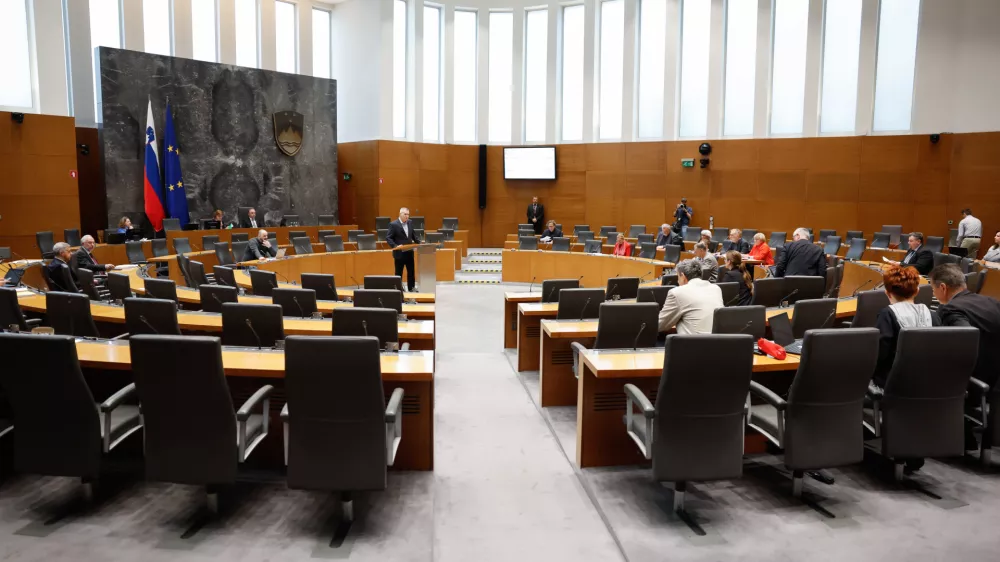 Ljubljana, DZ.Nadaljevanje seje DZ, na kateri so med drugim obravnavali svezenj volilne zakonodaje, s katerim bi po predlogu koalicijskih strank uvedli pogoj nekaznovanosti za vse voljene funkcionarje.