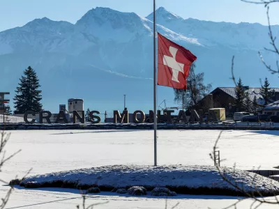 FILE PHOTO: A Swiss flag flutters at half-mast, after a deadly fire and explosion during a New Year's Eve party, in the upscale ski resort of Crans-Montana in southwestern Switzerland, January 7, 2026. REUTERS/Umit Bektas/File Photo