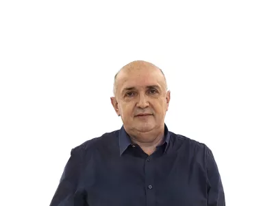 Darijan Ko&scaron;irZA ONLINE - Redakcija Dnevnik 2024 - portreti za komentarje in kolumne - kolumnisti - komentatorji &ndash; novinarji - portret //FOTO: Luka Cjuha