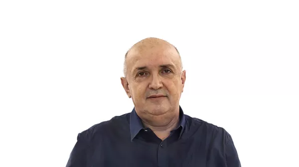 Darijan Ko&scaron;irZA ONLINE - Redakcija Dnevnik 2024 - portreti za komentarje in kolumne - kolumnisti - komentatorji &ndash; novinarji - portret //FOTO: Luka Cjuha