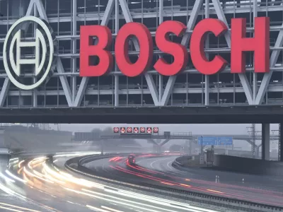 FILED - 29 January 2026, Baden-W&uuml;rttemberg, Gerlingen: The logo of the industrial group Bosch shines above the highway. Photo: Bernd Wei&szlig;brod/dpa